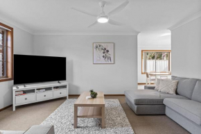 Shoreline Retreat 900m to the beach, Fingal Bay